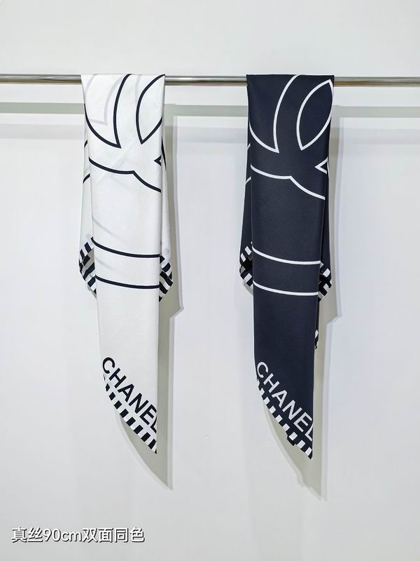 Chanel silk scarf hm42